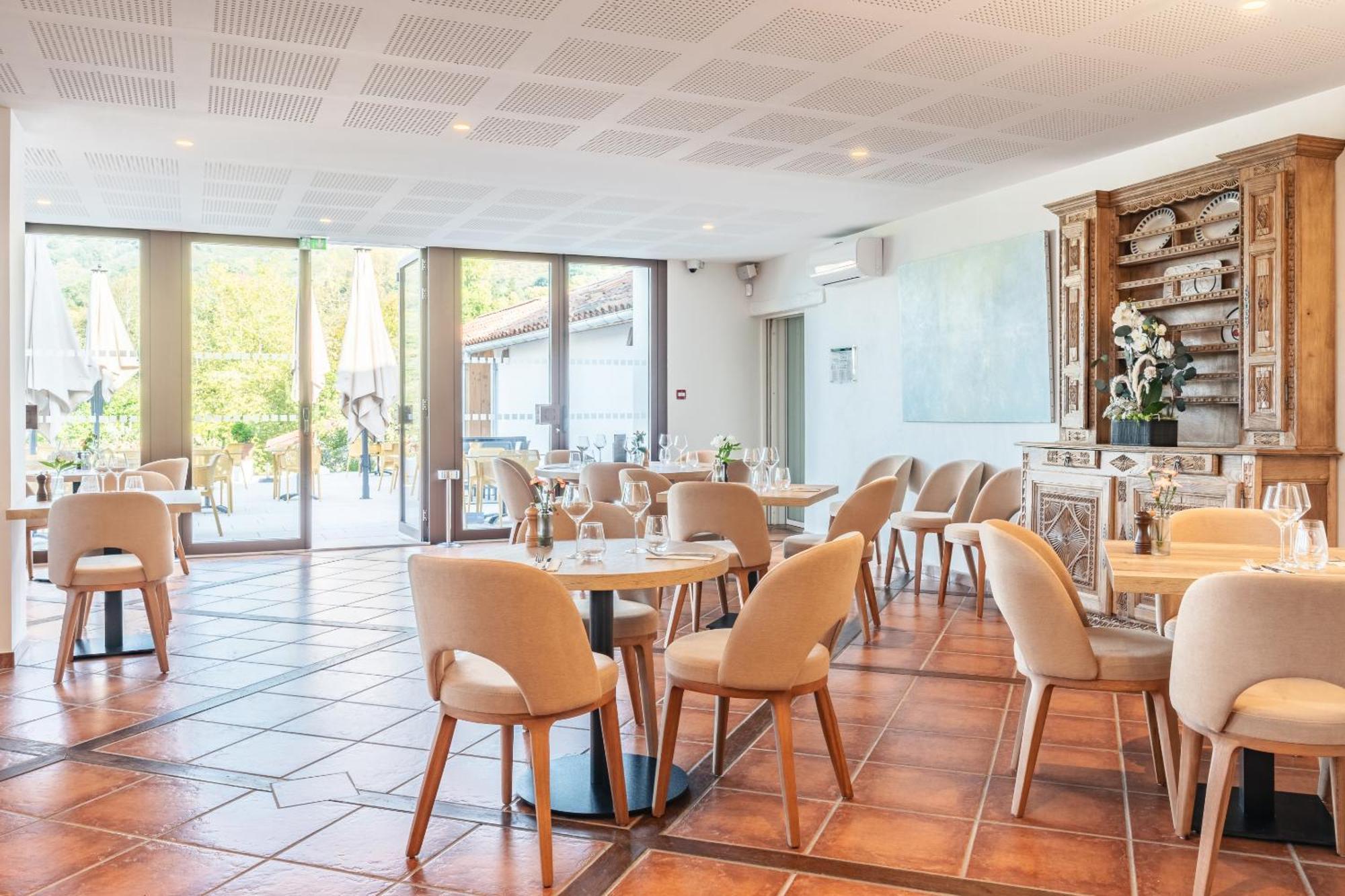 Hotel Restaurant & Spa La Maison Oppoca Ainhoa Bagian luar foto