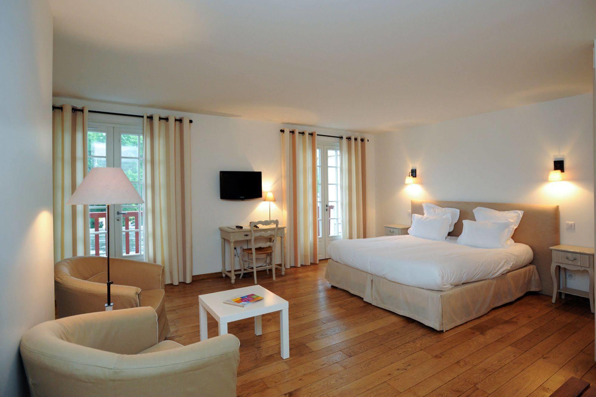 Hotel Restaurant & Spa La Maison Oppoca Ainhoa Bagian luar foto