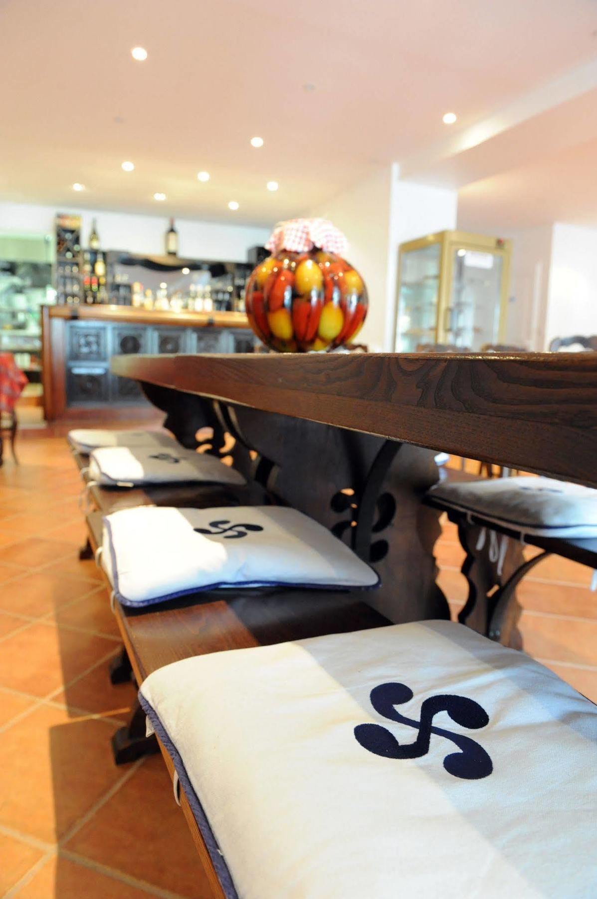 Hotel Restaurant & Spa La Maison Oppoca Ainhoa Bagian luar foto