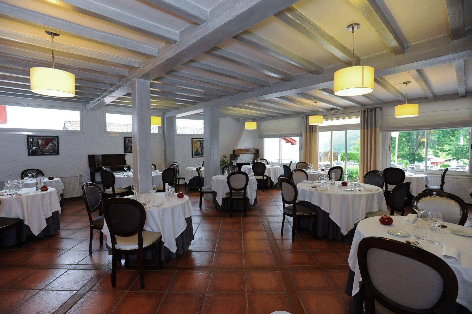 Hotel Restaurant & Spa La Maison Oppoca Ainhoa Bagian luar foto